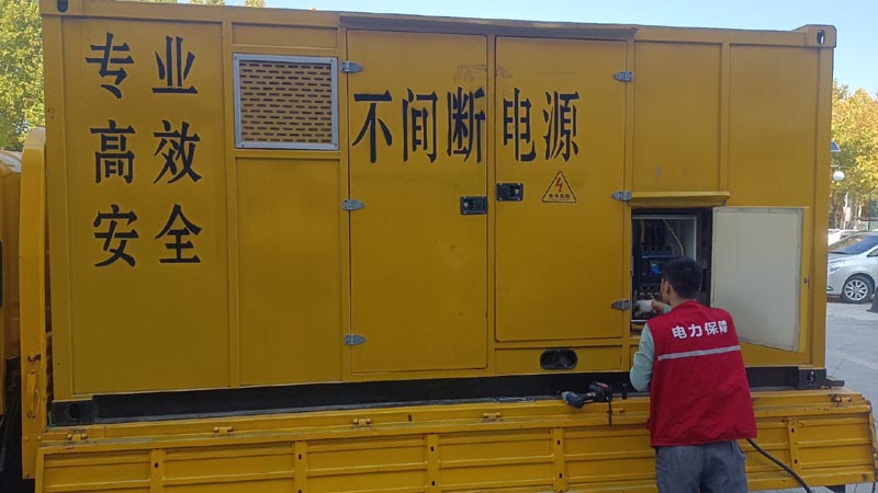 柯坪柴油发电机组和UPS电源配合使用时，如何避免切换过程中的电力中断？